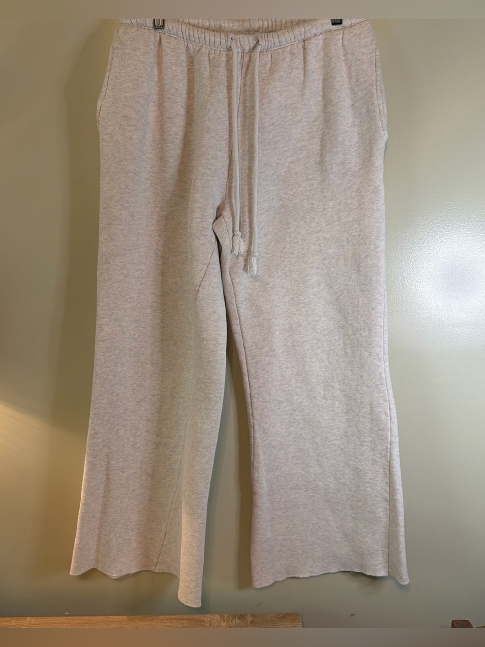 Women’s Gray Wide Leg Sweatpants 28” Inseam Lounge Pants Pockets Wild Fable M